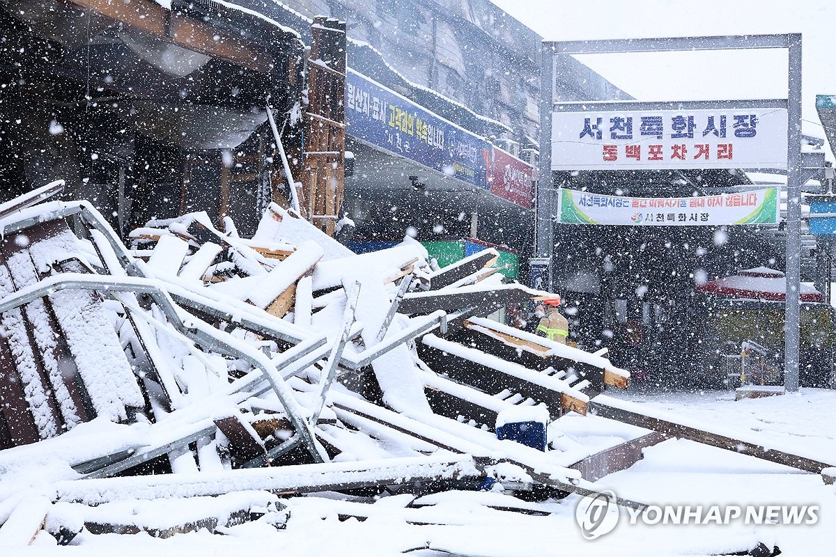 오영주 중기장관, 서천특화시장 방문…"시설물·경영 신속 지원"