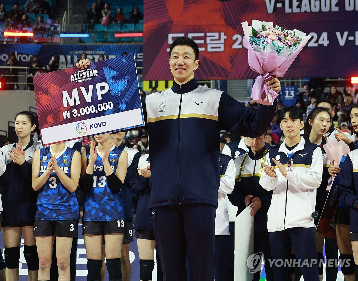 슬릭백 뽐낸 베테랑 신영석 "남자배구도 재밌다 느끼게끔 노력"