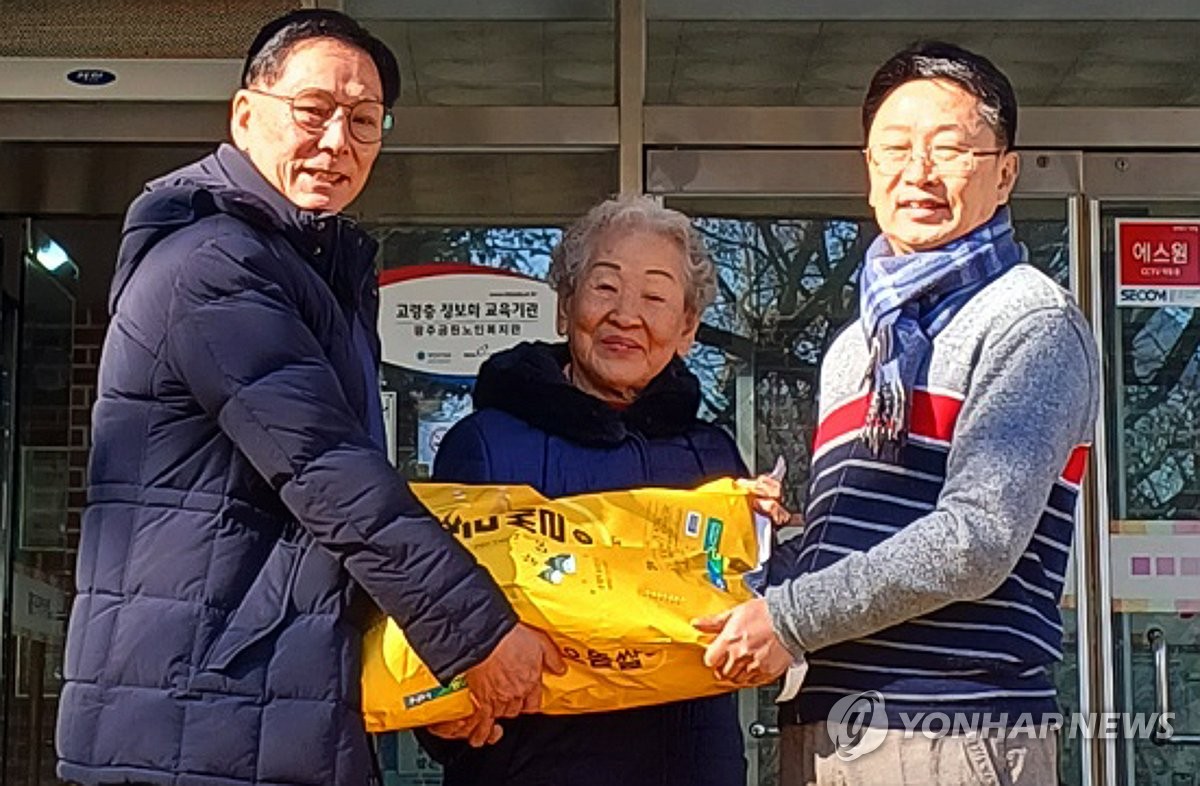 특전사동지회, 쌀 800㎏ 기부…"5·18 유족에 사죄하는 마음"