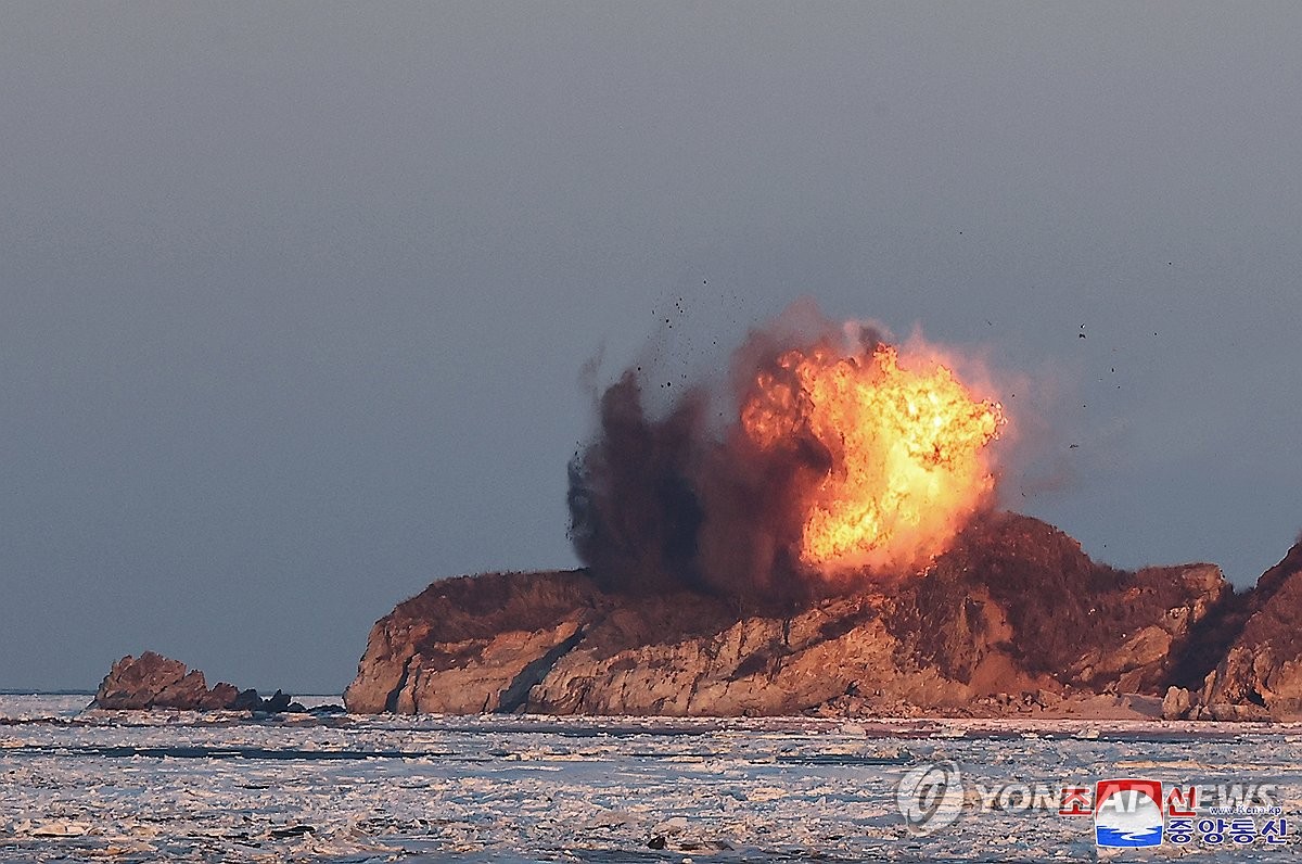 북 "어제 순항미사일 '화살-2형' 발사"…저공비행 과시(종합)