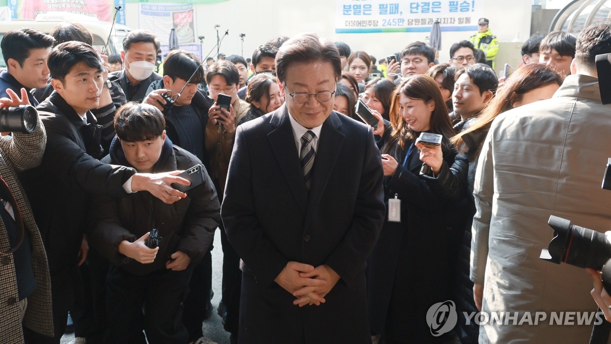 野, 총선후보 면접 시작…첫날 마친 이재명 "최선 다해 답변"