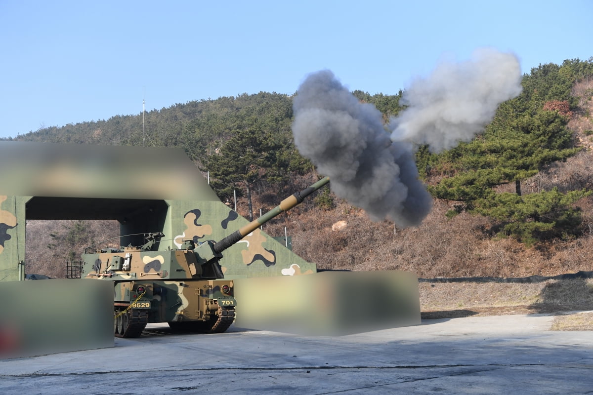 북한이 서해 북방한계선(NLL) 인근 해안포 사격을 실시한 지난 5일 연평도에서 우리 군 K9 자주포가 해상사격 훈련을 하고 있다./사진=연합뉴스