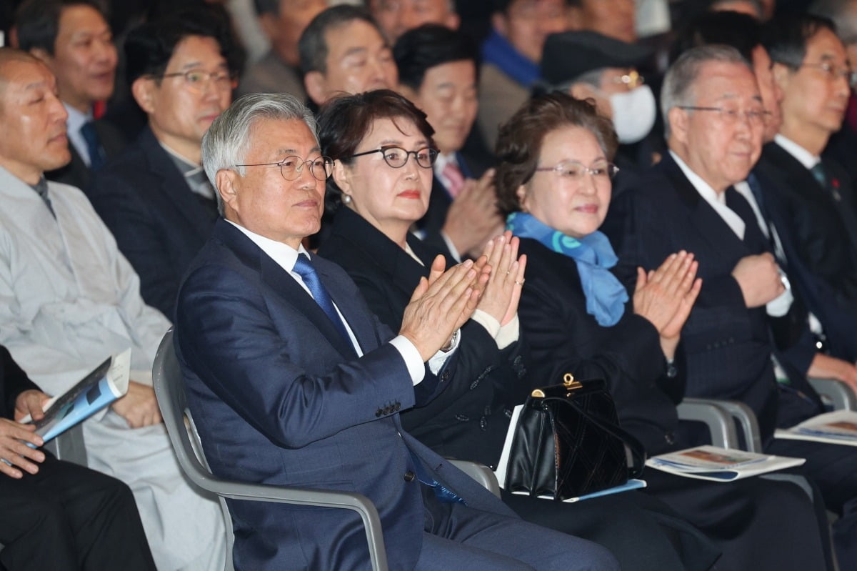 문재인 전 대통령과 김정숙 여사가  6일 경기도 고양시 킨텍스에서 열린 김대중 전 대통령 탄생 100주년 기념식에 참석하고 있다. 사진=연합뉴스