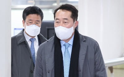 [속보] '민주당 돈봉투' 윤관석 징역 2년…강래구 징역 1년8개월
