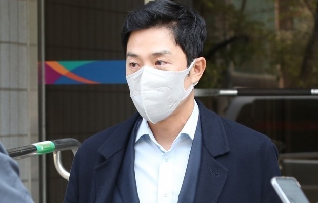 프로골퍼 안성현(42)이 서울남부지법에서 열린 구속 전 피의자 심문(영장실질심사)를 마친 뒤 준비된 차량으로 이동하고 있다. 사진=뉴스1