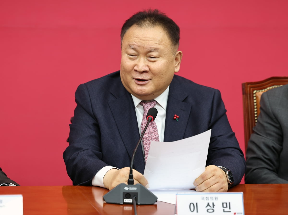 더불어민주당을 탈당하고 국민의힘에 입당한 이상민 의원이 8일 오전 서울 여의도 국회에서 열린 비상대책위원회에서 입당 소감을 밝히고 있다. / 사진=뉴스1