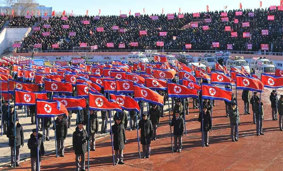 궐기대회 참석한 북한 일꾼 및 근로자들. 사진=뉴스1