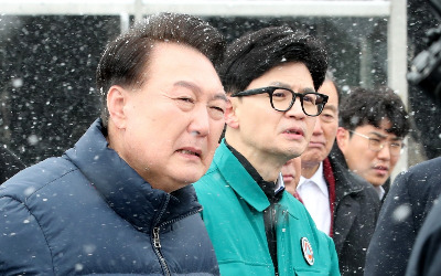 [속보] 尹대통령·한동훈 만났다…서천 화재 현장 함께 점검