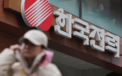 CEO는 '어공', 정부는 툭하면 간섭…20년째 골골대는 전력·통신株