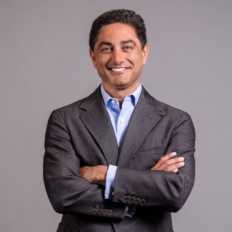 안토니오 그라시아스 발로르 CEO는 일론 머스크 테슬라 CEO의 20년 절친이자 최측근이다. 스페이스X와 테슬라의 초기 투자자이자 2007년부터 2021년까지 테슬라 이사를 지냈다. 머스크가 위기에 처했을 때마다 한결같이 그의 곁을 지켰다. /Valor 홈페이지