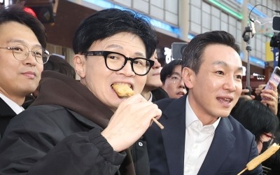 한동훈, 동대문 경동시장 찾아 "경기 안 좋다, 더 노력하겠다"