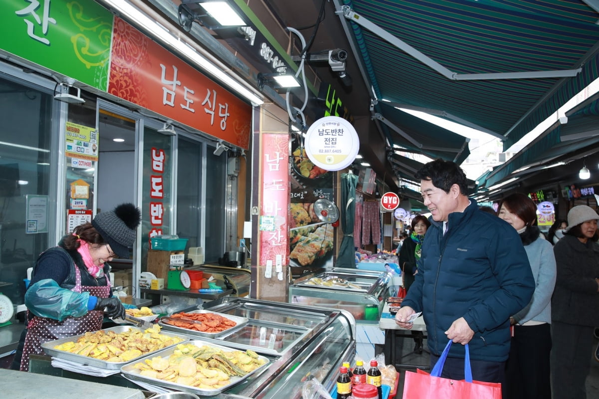 관악구, 전통시장에서 설맞이 행사 진행 [메트로]