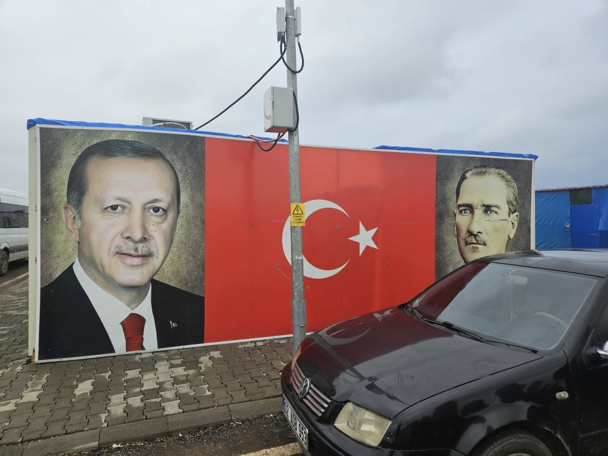 우상화 전략 펼치는 에르도안, 전체주의로 치닫는 튀르키예 [튀르키예 지진 1년]