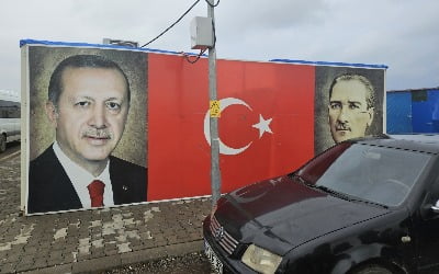 우상화 전략 펼치는 에르도안, 전체주의로 치닫는 튀르키예 [튀르키예 지진 1년]