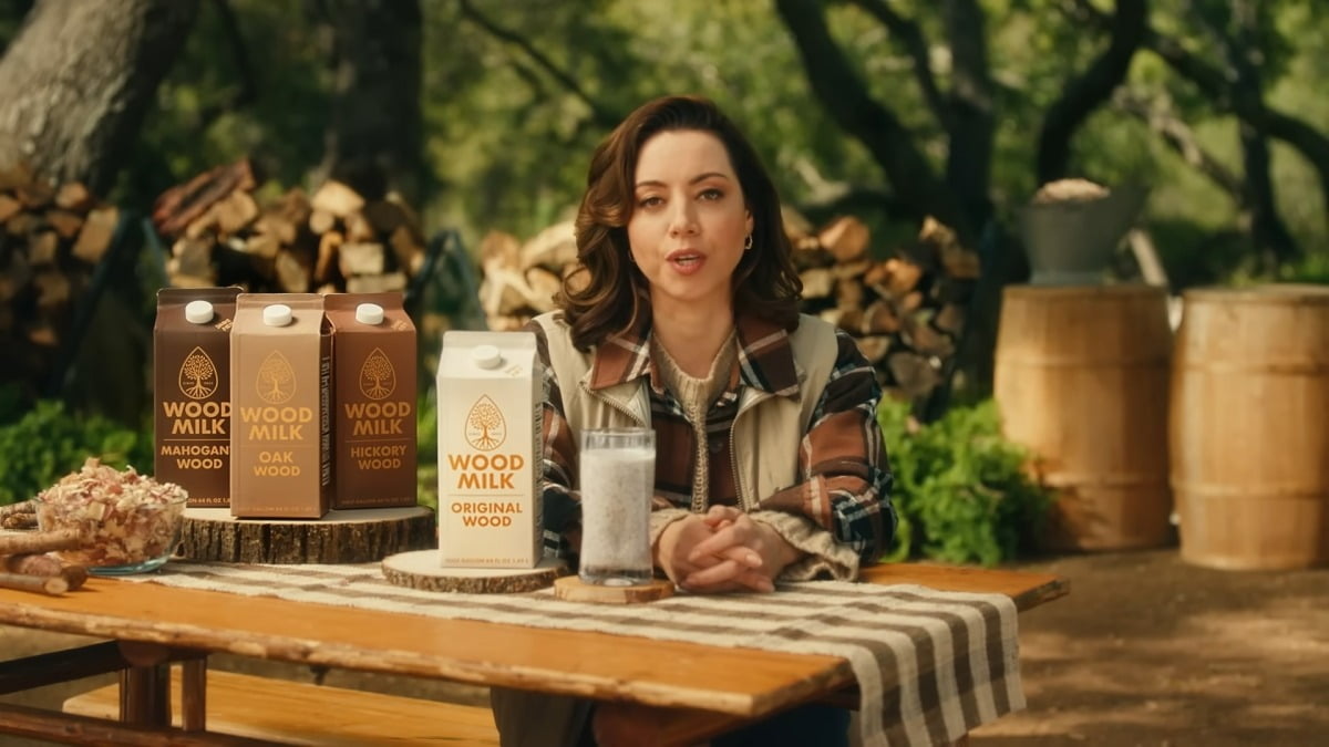 미국의 유명 배우 오브리 플라자가 가상의 식물성 우유 '우드 밀크'를 광고하고 있다. 미국 유가공교육프로그램(MilkPEP) 광고 영상 발췌