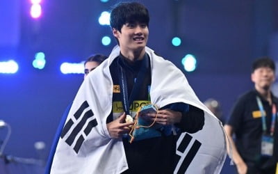 '에이스' 황선우, 세계선수권 자유형 200m 金…3회 연속 메달