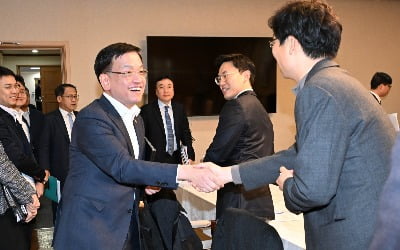 ‘피터팬 증후군’ 없애라…상반기 중 중소기업 성장 유도방안 나온다