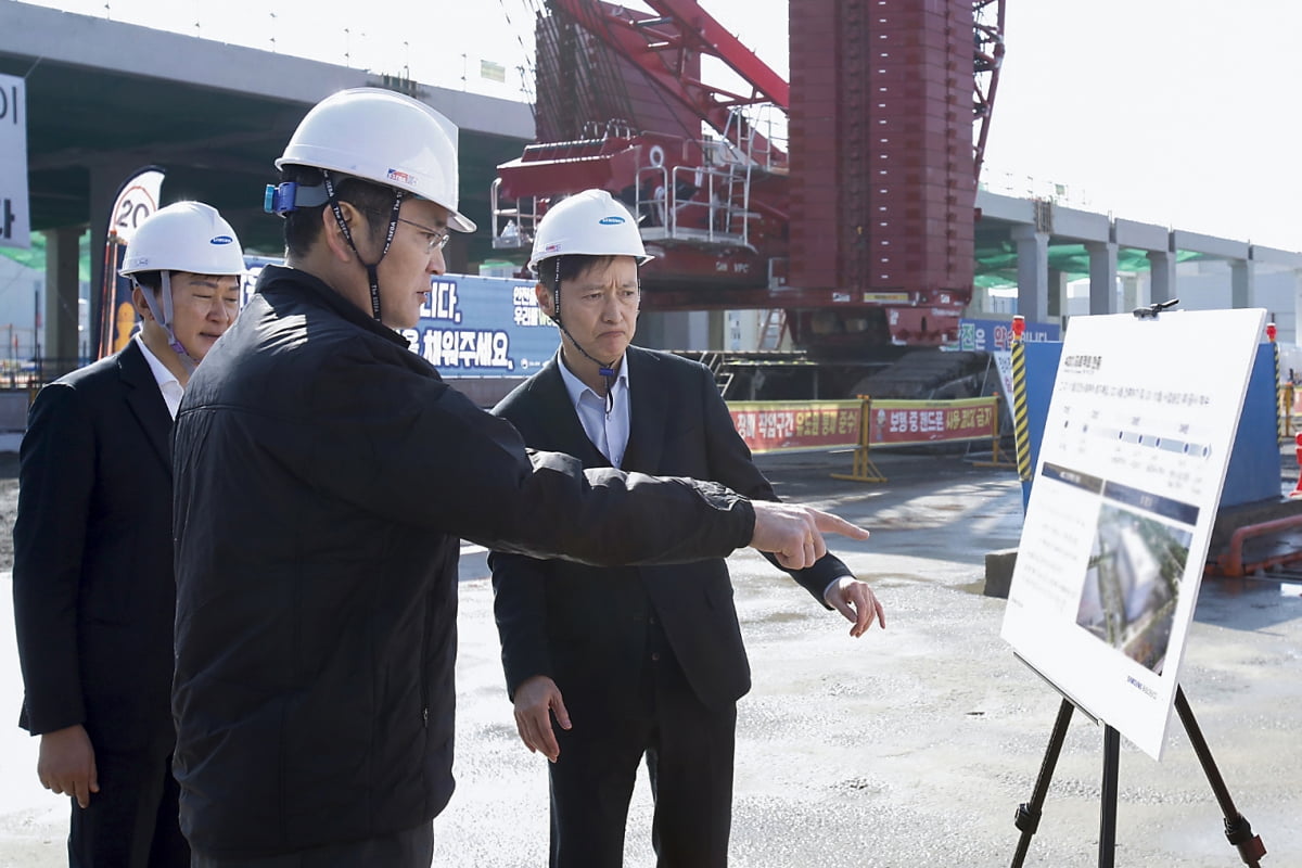 16일 삼성바이오로직스 인천사업장을 찾은 이재용 회장. 사진=삼성전자 제공