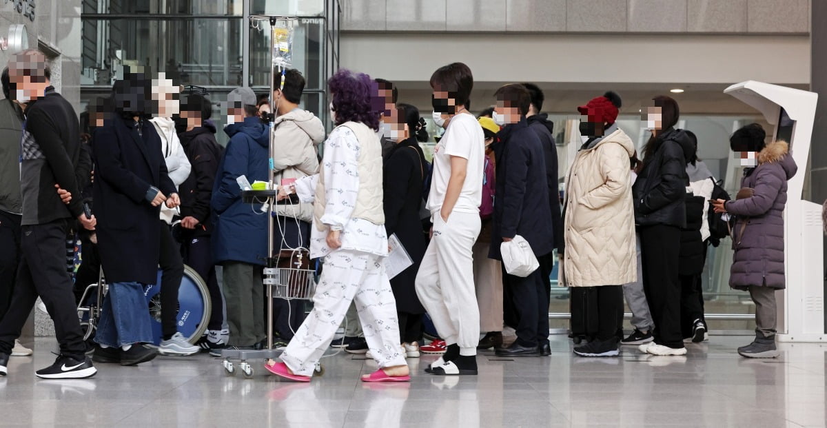 대한전공의협의회(대전협)는 '빅5' 병원 전공의 대표들과 논의한 결과 오는 19일까지 해당 병원 전공의 전원이 사직서를 제출하고 20일 오전6시 이후에는 근무를 중단한다고 밝혔다. 사진=한경DB