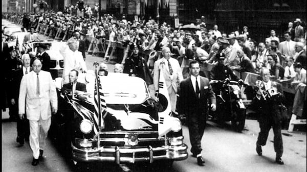 영화 '건국전쟁'에 담긴 이승만 전 대통령의 1954년 방미 기간 뉴욕 맨해튼 '영웅의 거리' 카퍼레이드 장면 /다큐스토리 제공 