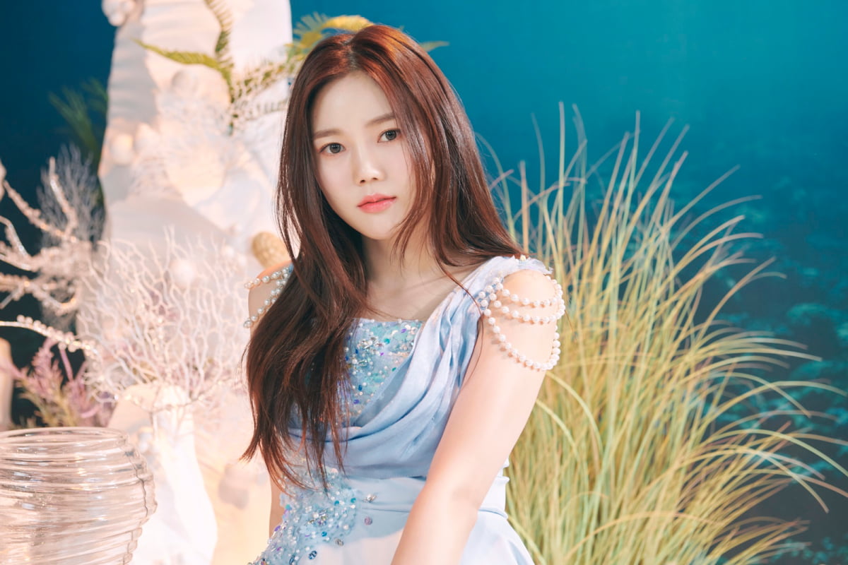 Oh My Girl's Hyojung becomes a MC for 'Pyeon Restaurant'