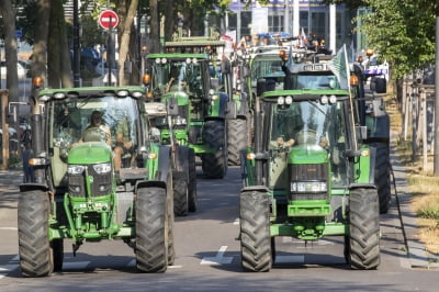 환경규제에 성난 EU 농민들…기후 위기 ‘딜레마’