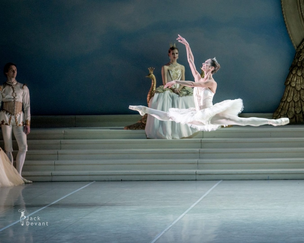 발레 <잠자는 숲속의 미녀> 중에서 그랑 제떼 모습, dance by Polina Semionova, photo by Jack Devant @Mikhailovsky Theatre