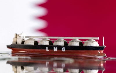 카타르, 미국과 LNG '치킨게임'…가스값 폭락 조짐
