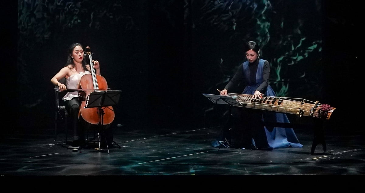1500년 역사의 거문고가 지배하는 전통 음악극 '무한수렴의 멀티버스'
