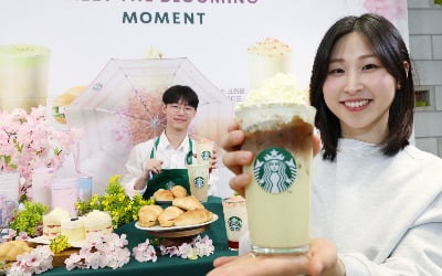 [포토] 출시 8일 만에 100만 잔 판매된 스타벅스 '슈크림 라떼'