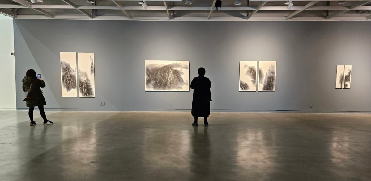 그림엔 많은 색이 필요하지 않다, 인생에 많은 사람이 필요없듯이  