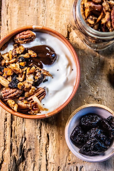 California Prunes Gut Health Power Pairing
Yogurt Bowl with Prune Puree and Grain-Free Maple Granola
Recipe and Photography by Meg van der Kruik