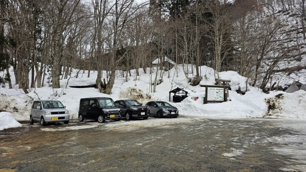 츠루노유온천 주차장. /JAPAN NOW