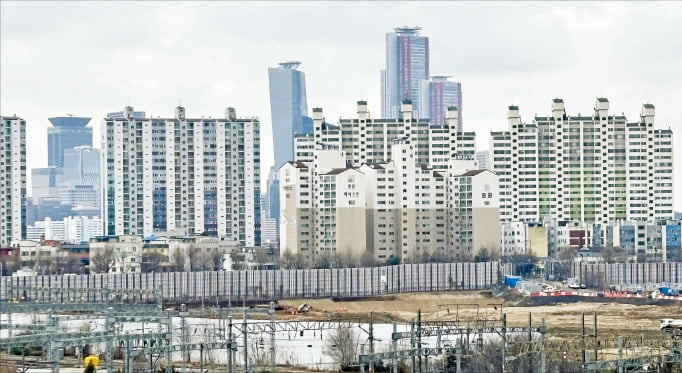 서울 용산국제업무지구가 들어설 용산정비창 부지 인근 서부이촌동 아파트 단지. 한명현 기자 