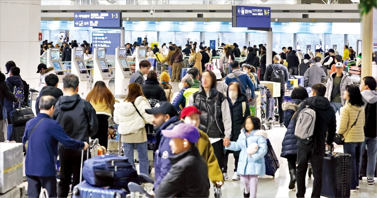 [포토] 설연휴 앞두고 붐비는 인천공항 