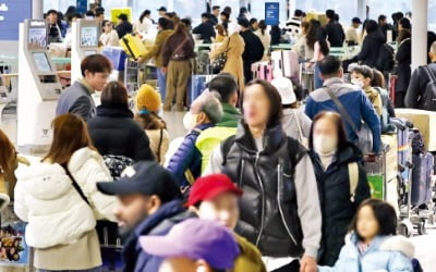 [포토] 설연휴 앞두고 붐비는 인천공항 