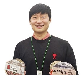 "한국 관광 필수 코스 됐어요"…홍대 라면도서관 만든 CU직원