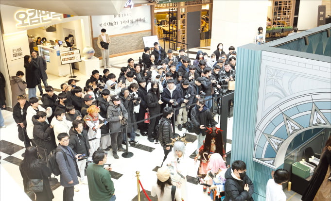 중국 게임사인 호요버스가 지난 11일 서울 여의도 IFC몰에서 자사 게임 ‘붕괴: 스타레일’을 소개하는 행사를 열었다.   호요버스 제공 