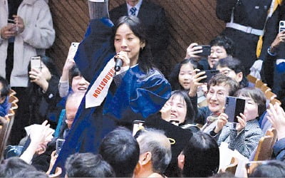 [포토] 이효리, 국민대 졸업식 축하 공연