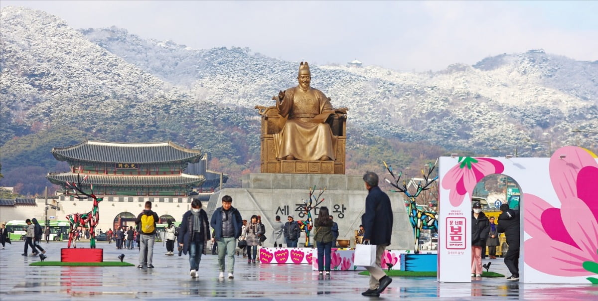 [포토] 봄기운도 잠시…16일 쌀쌀한 출근길