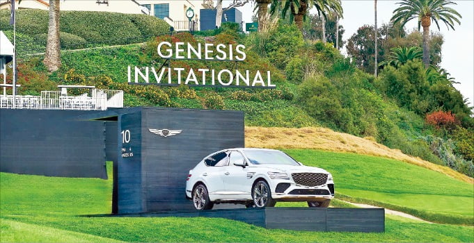‘2024 제네시스 인비테이셔널’이 열리는 미국 캘리포니아주 리비에라CC에 15일(현지시간) 전시된 GV80 쿠페 모델.  /현대자동차 제공 