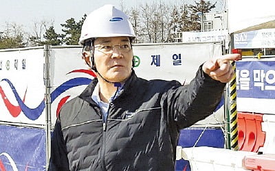 삼성바이오 찾은 이재용 "과감한 도전 나서자"