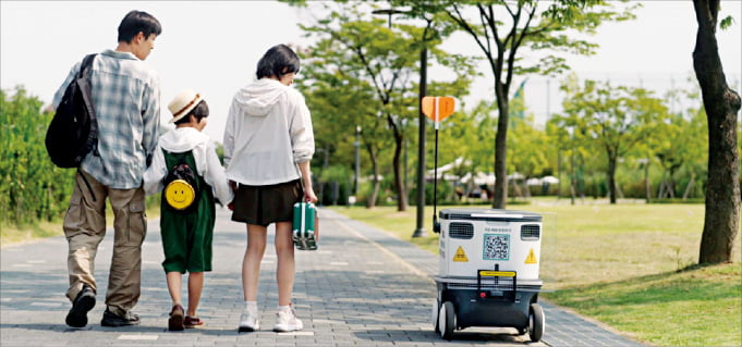 운행안전인증을 획득한 자율주행 실외 이동로봇 '뉴비'.  뉴빌리티 제공 