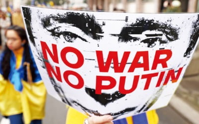 [포토] 우크라 침공 2년…“푸틴, 전쟁 멈춰라”