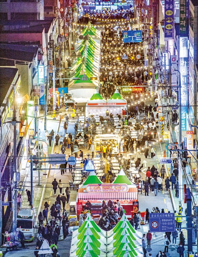 구미역 일원에서 지난해 개최된 거리형 도심축제 구미 라면축제 전경.  구미시 제공 