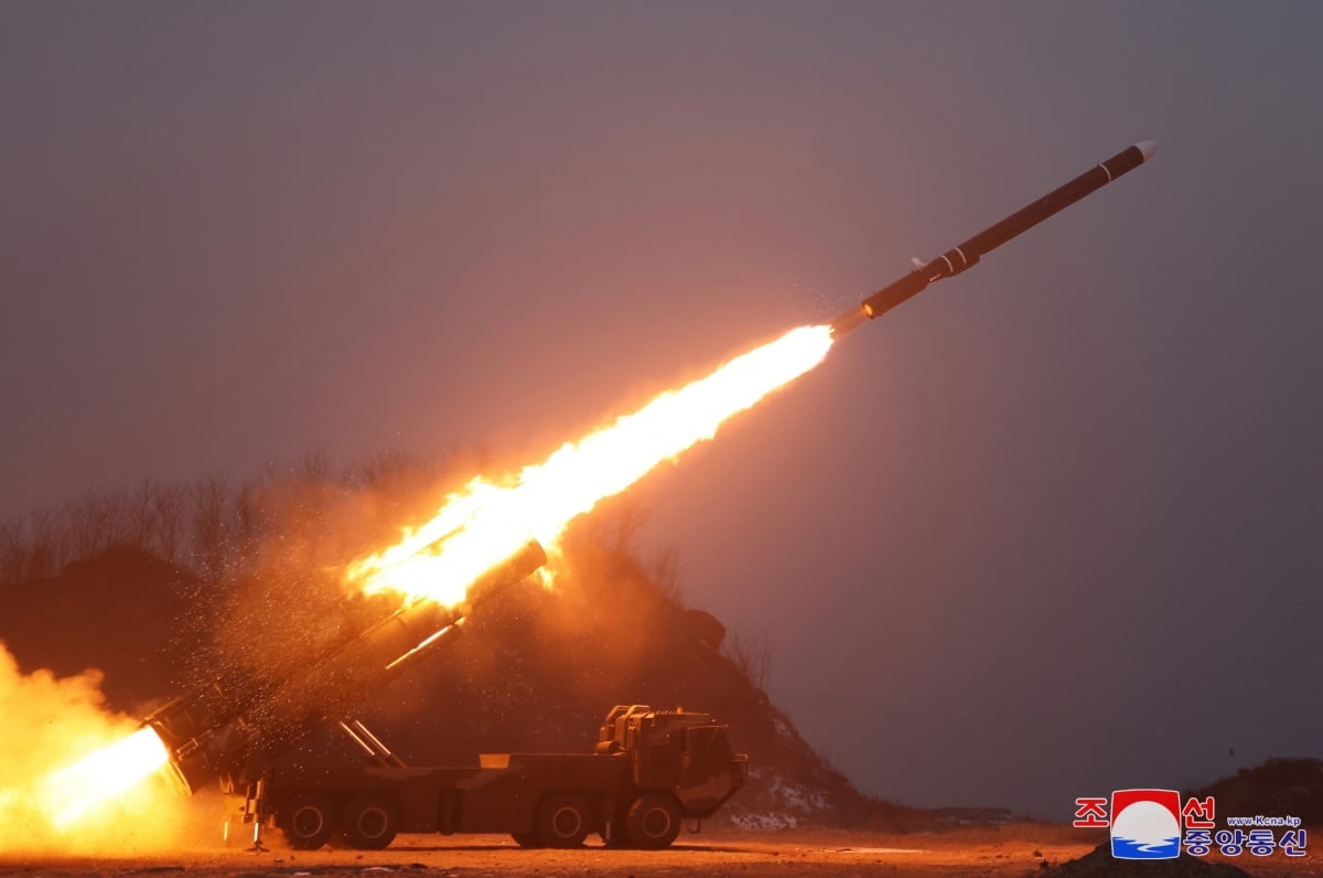 북한이 1월 30일 서해상에 전략순항미사일 ‘화살-2형’ 발사 훈련을 진행했다고 조선중앙통신이 보도했다.  사진= 연합뉴스  

