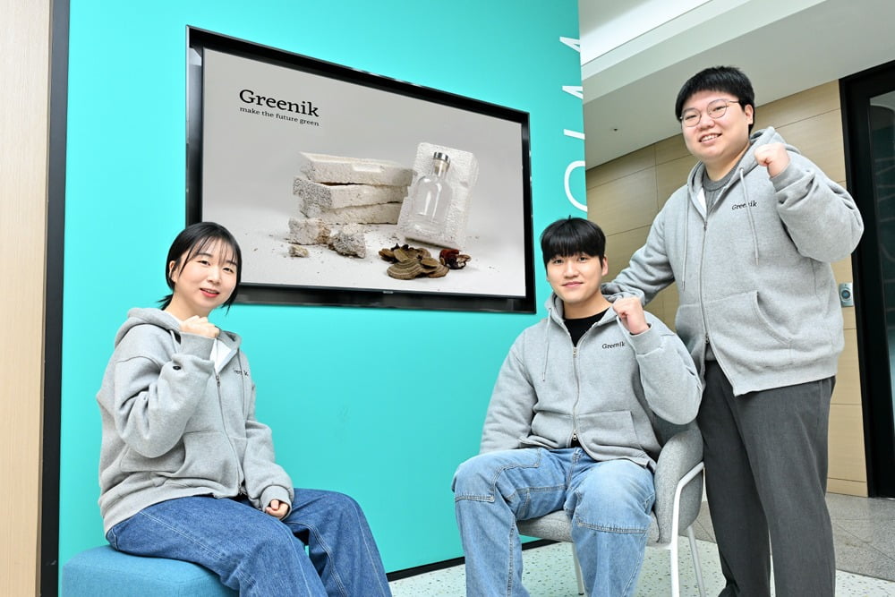(왼쪽부터) 김유진 디자이너, 송동욱 대표, 김현욱 기술 개발