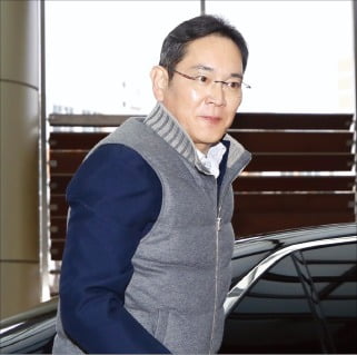 이재용 삼성전자 회장이 2월 6일 서울김포비즈니스항공센터에 들어서고 있다. 사진=뉴스1