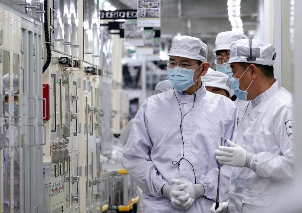 이재용 삼성전자 회장이 지난 9일 말레이시아 스름반 삼성SDI 생산법인 2공장을 점검했다. 사진=삼성전자