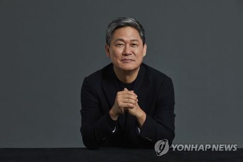 '제작사 고가인수 의혹' 김성수 카카오엔터 대표 구속심사 출석